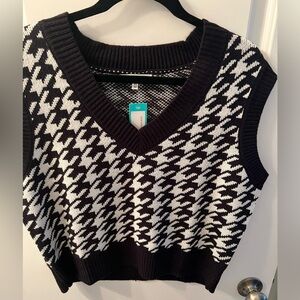 NWT sweater vest in XL